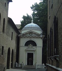 Tomba di DANTE nella Basilica di San Francesco, Ravenna